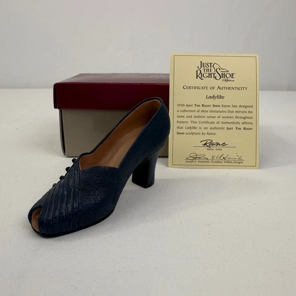 Vintage Just The Right Shoe By Raine Ladylike 25044 1999 Box and COA